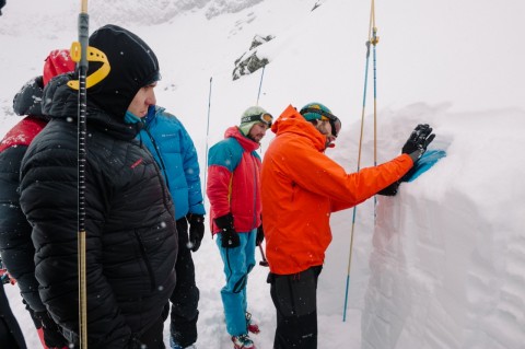 5 dôvodov prečo ísť na lavínový kurz s horským vodcom a 10 dôvodov prečo ísť s horskými vodcami Tatryguide